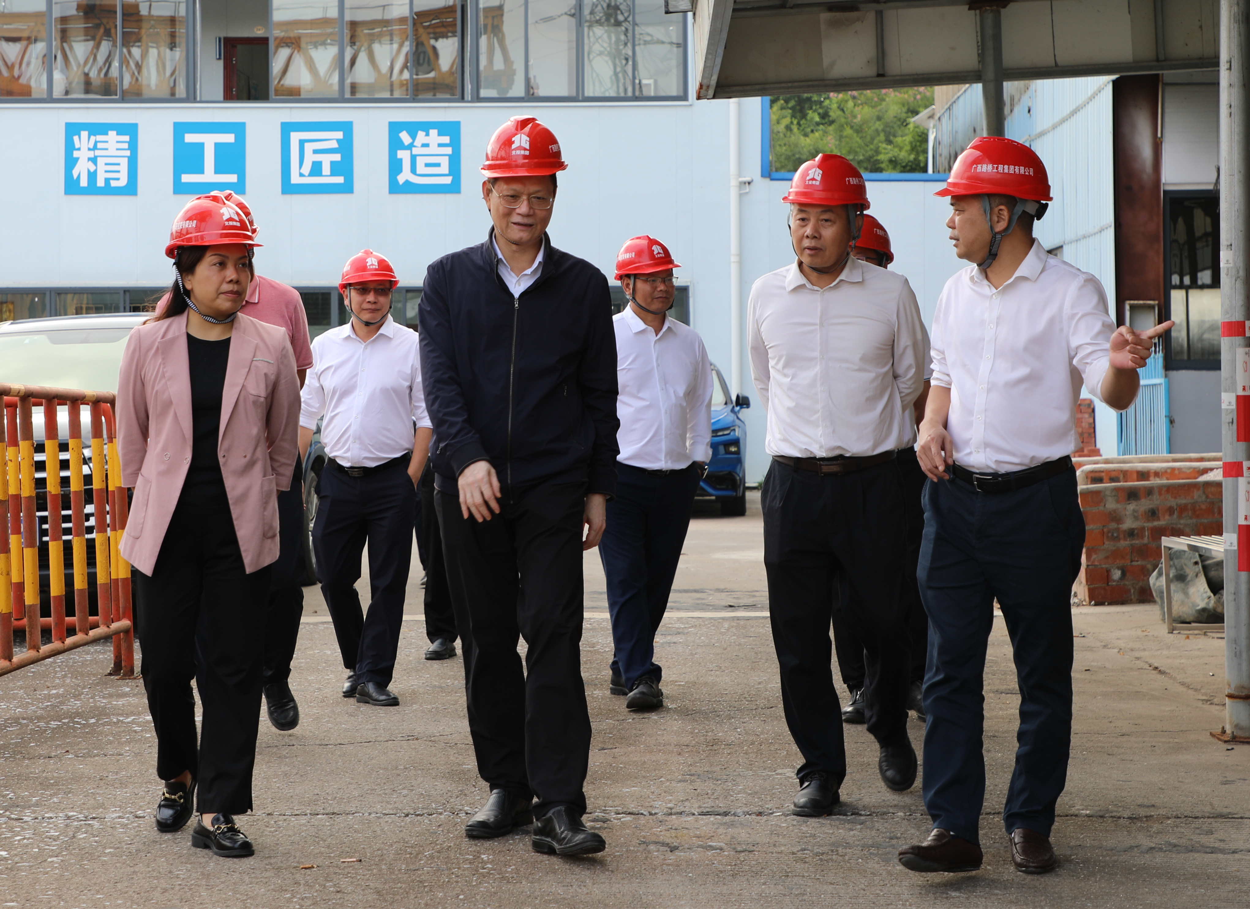 周善雄一行到广西路桥职业技能培训学校调研